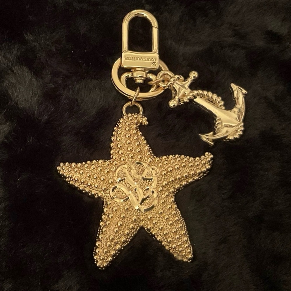 Louis Vuitton Nautical Starfish Gold Bag Charm (Model M02622) Full Inclusion - Picture 11 of 12